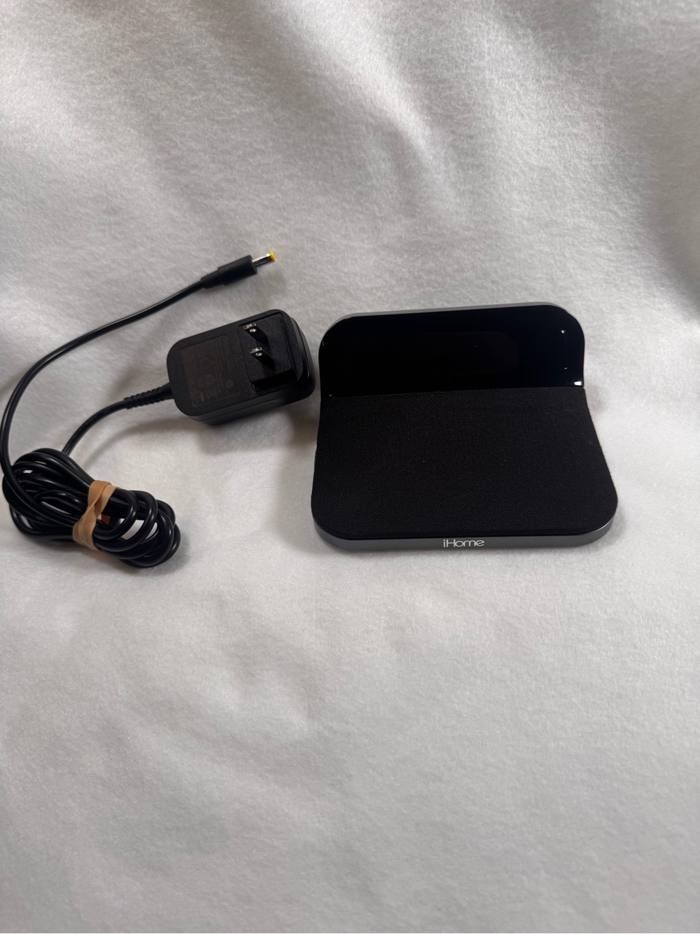 iHome iW18 Wireless Charging Alarm Clock USB Port Tested